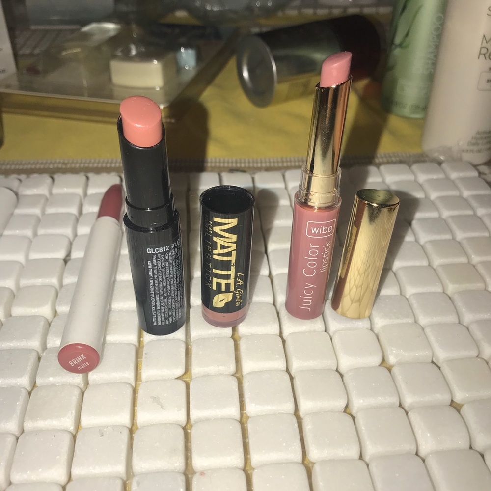Nude lipsticks 💄!!